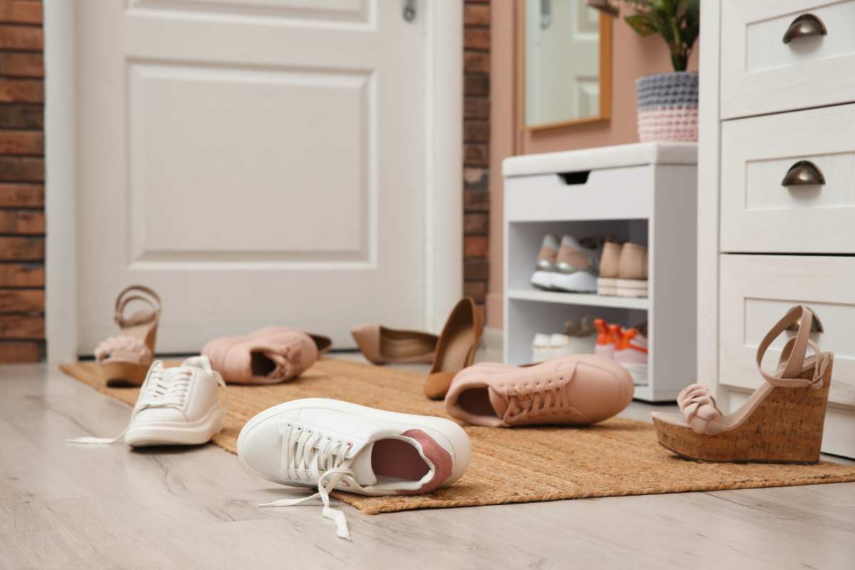 Ikea risolve il problema delle scarpe in disordine: spenderai pochissimo