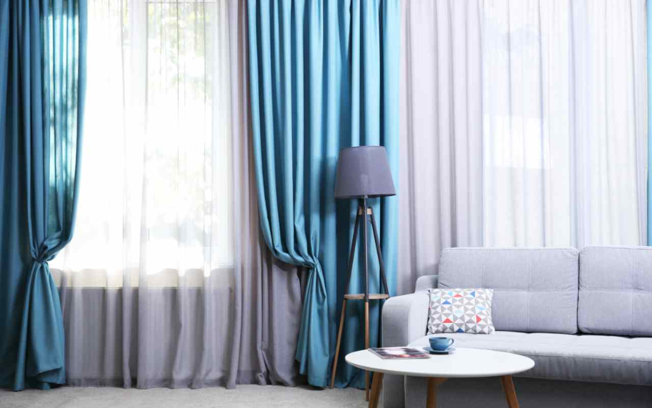 Abbinare correttamente le tende al colore delle pareti: il trucco per creare un ambiente raffinato e particolare