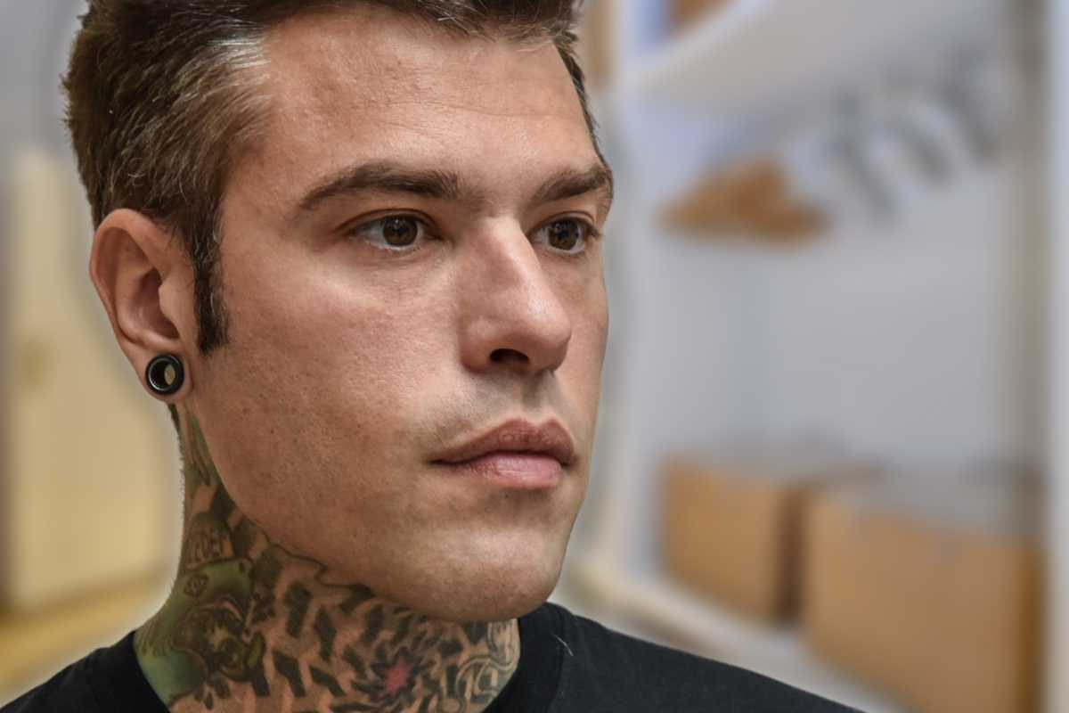 Fedez cabina armadio accessorio