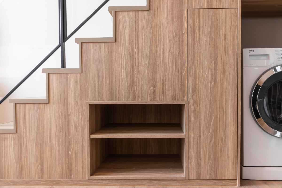 Ricavare spazio in casa con gusto e design: mobili contenitori di ultima generazione, porte nascoste e non solo