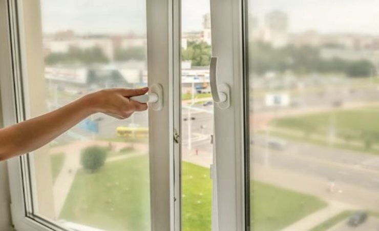 come eliminare odore di fumo da casa