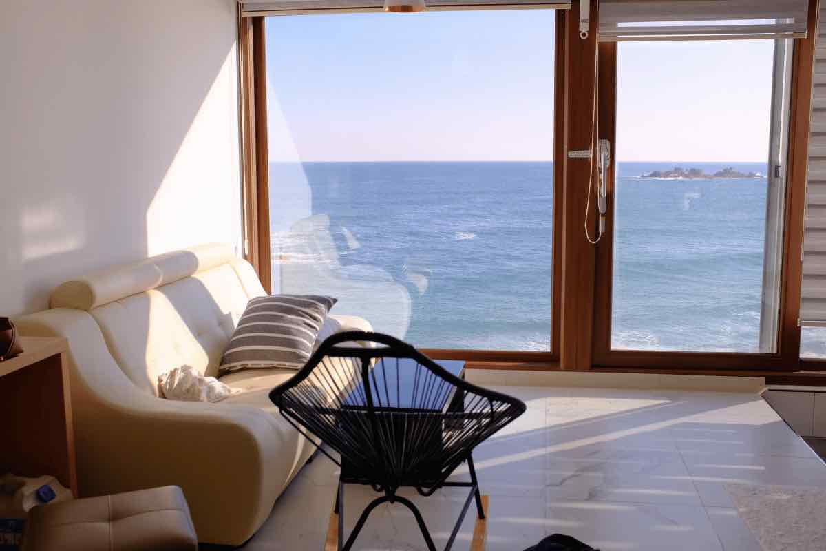 Casa al mare, arredare in modo economico senza rinunciare allo stile: diventerà un’oasi di pace per tutta la famiglia