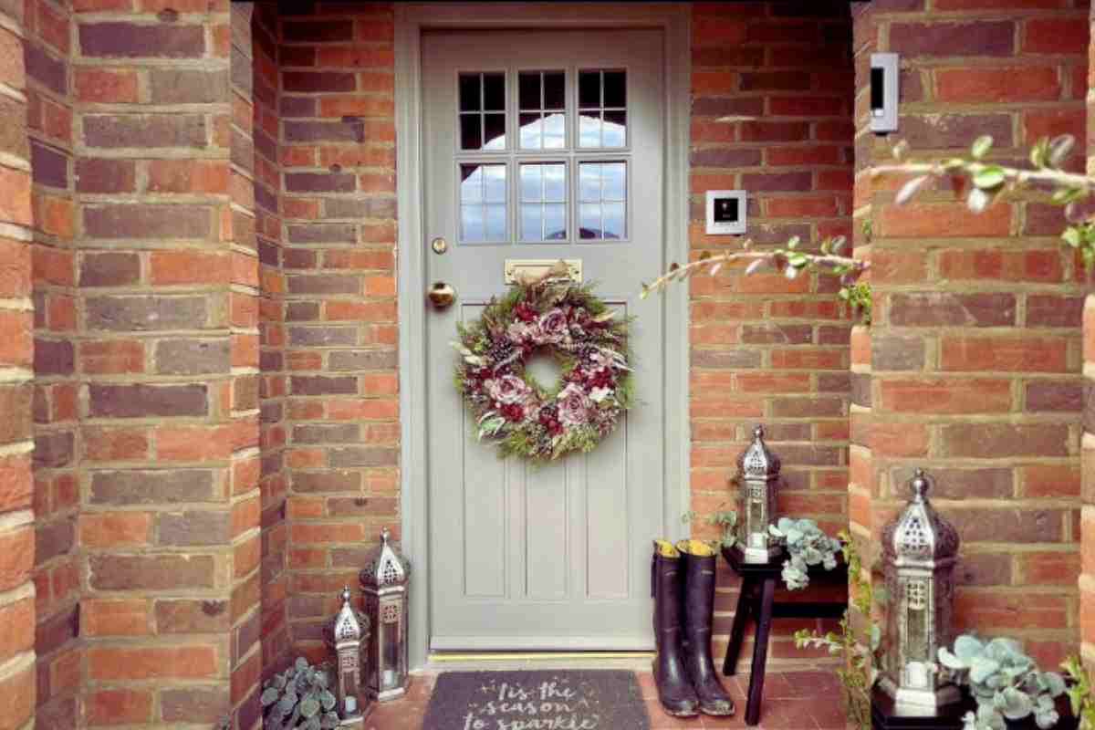 Arredamento, anche ‘la porta’ vuole la sua parte: come rendere l’ingresso uno degli ambienti più originali di casa