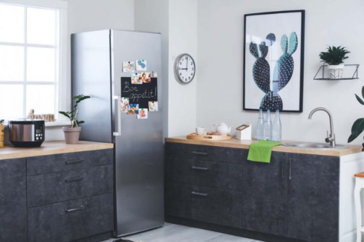 regole posizionare frigo cucina