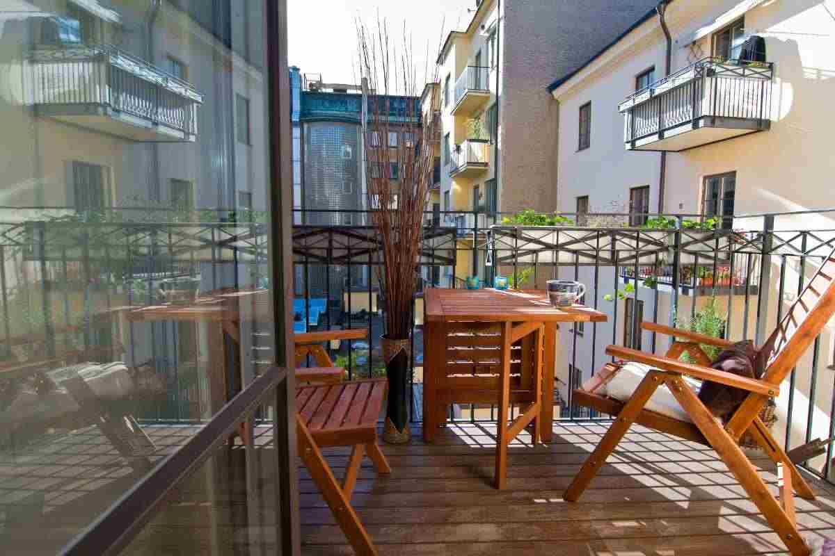 balcone stretto può essere difficile da arredare