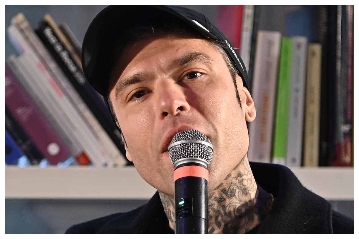 fedez mostra il suo nuovo ufficio