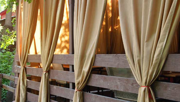 Idéias para cortinas de varanda para privacidade Obtenha privacidade e conforto
