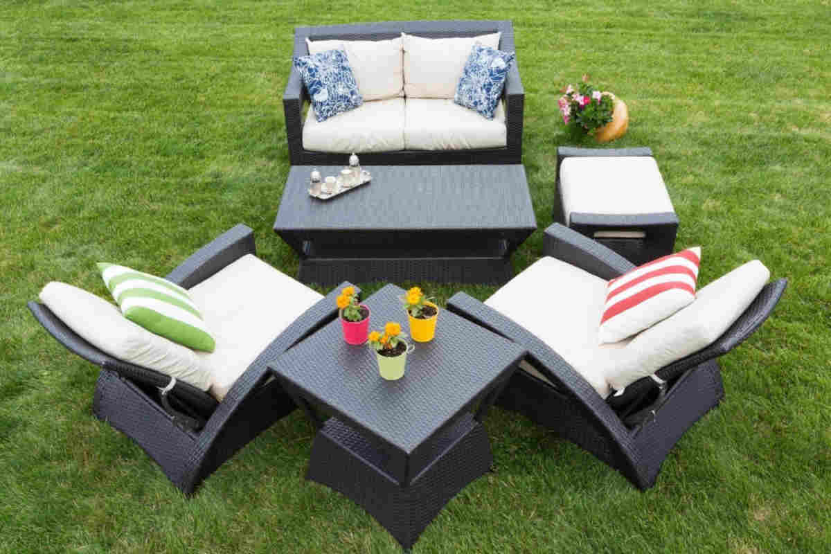 set arredo giardino in resina con poltrone, divano e tavolino lavorazione rattan