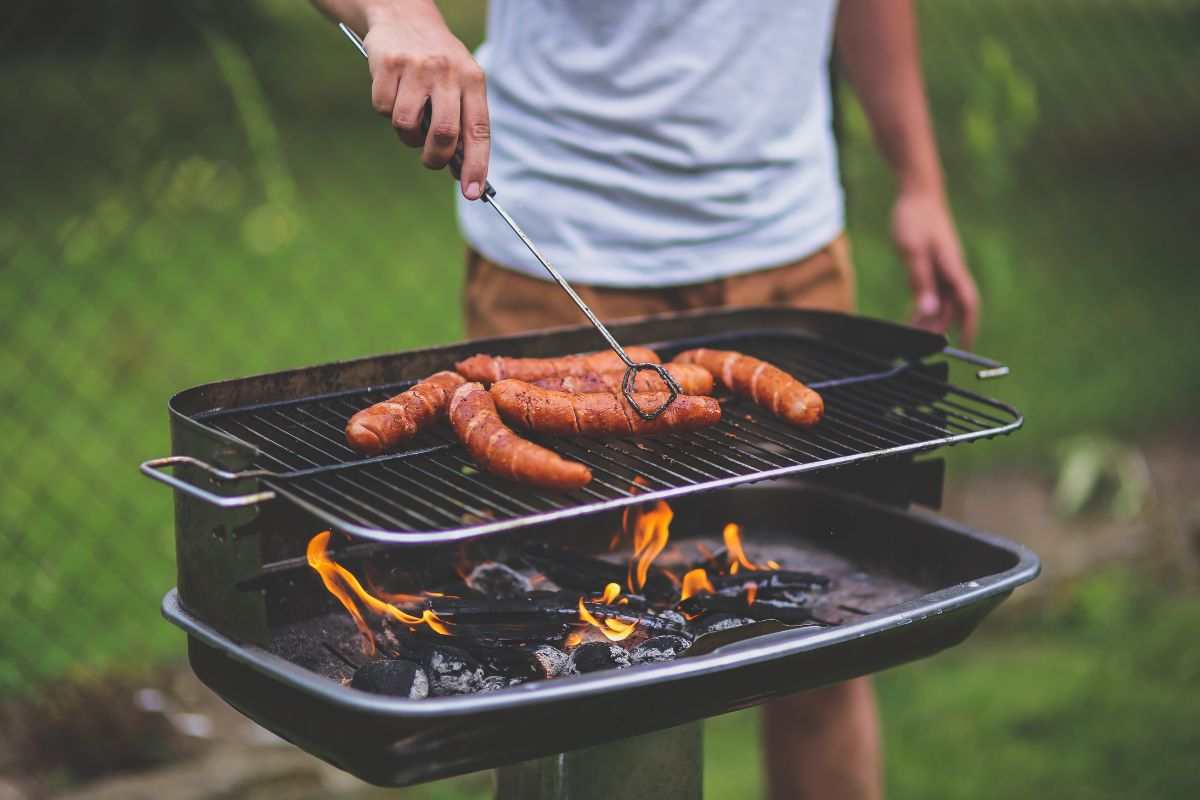 Creare angolo barbecue in giardino