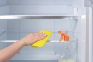 errori da non fare se pulisci il frigo