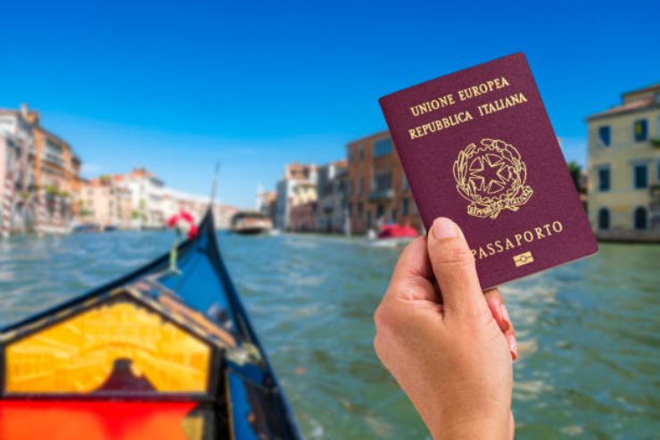 Il passaporto servirà anche per la casa adesso