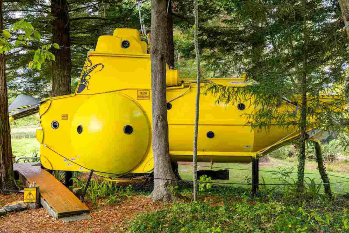 Casa sottomarino nel bosco in affitto su airbnb