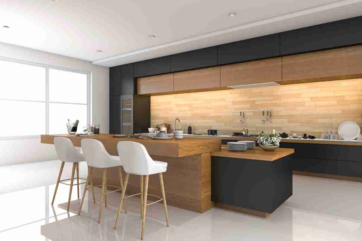 cucina con isola in legno e mobili neri
