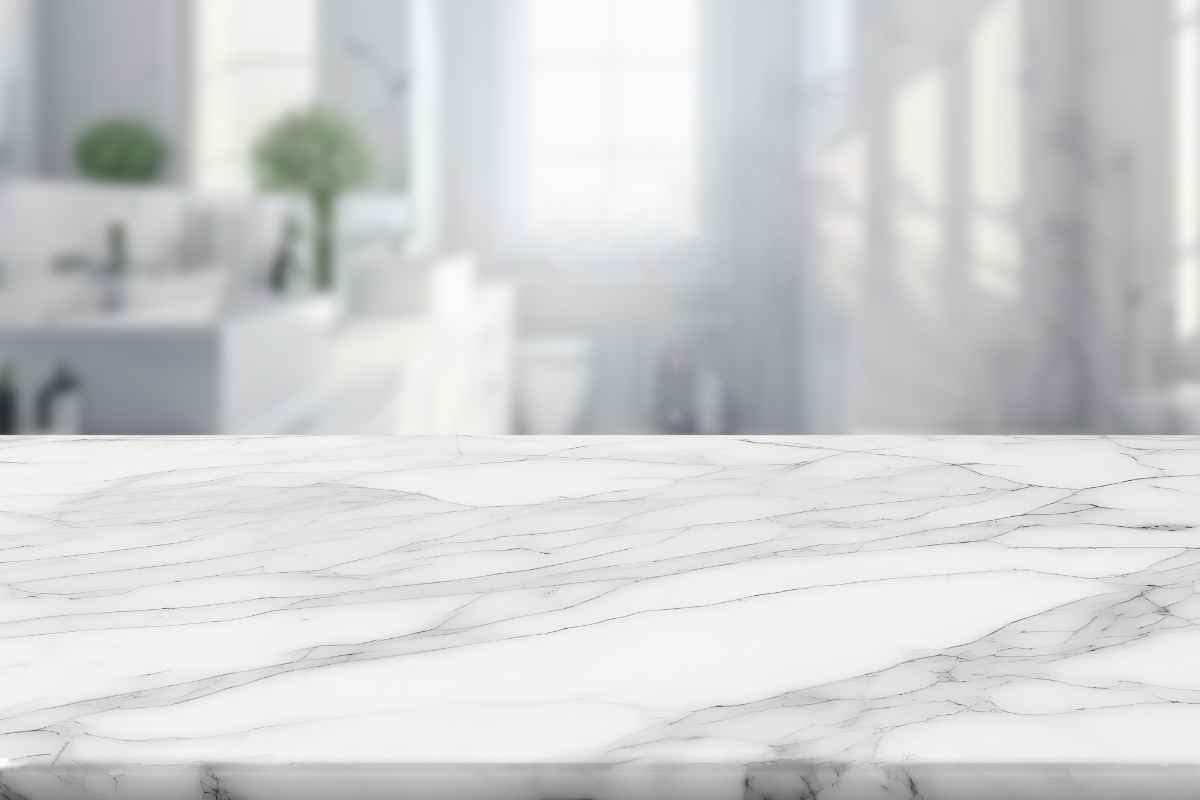 Bagno con piani in marmo di Carrara