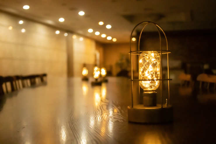 Luce calda per taverna rustica