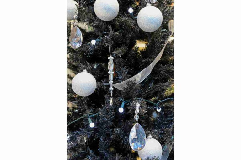 Albero di Natale nero, idee per addobbi chic | DesignMag