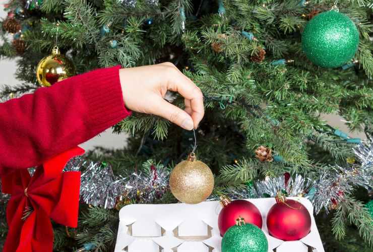 Set Di 18 Ornamenti Per Albero Di Natale In Argilla - Rosso E Bianco, Angeli E Pupazzi Di Neve, Con Cordino Dorato