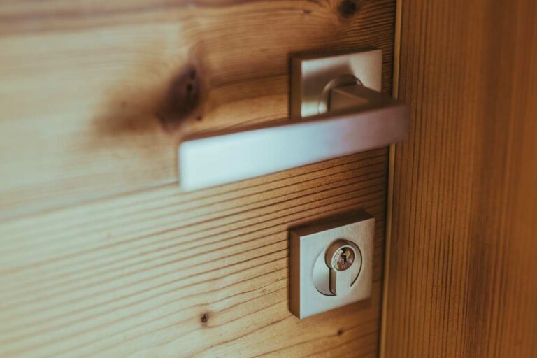 Porte Che Cigolano Rimedi Naturali Porte che cigolano? 3 rimedi efficacissimi e veloci per risolvere il