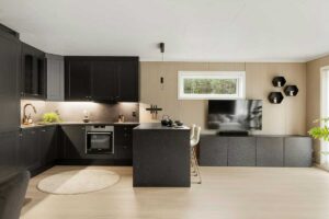 Open space arredato in nero