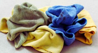Non lavare più gli stracci da cucina in lavatrice: il trucco per disinfettarli senza contaminare il resto