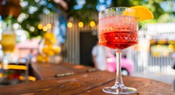 Arredare un giardino per l’aperitivo perfetto: idee e accessori must-have