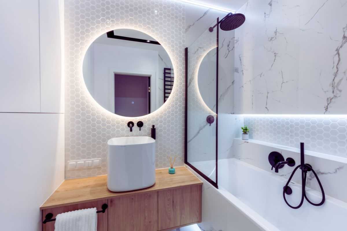 un bagno piccolo ma moderno