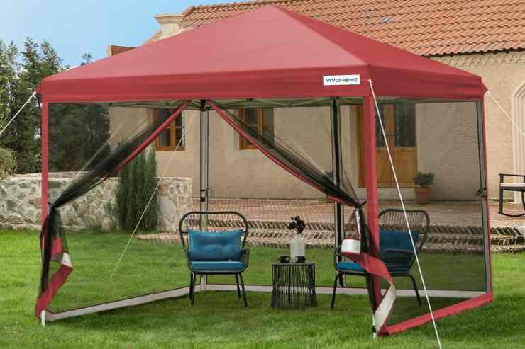 angolo giardino con gazebo con tende zanzariere Vivohome