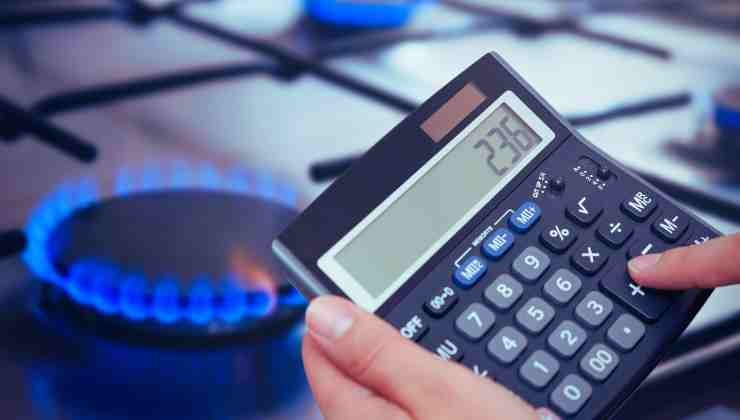 calcolatrice e fuoco gas