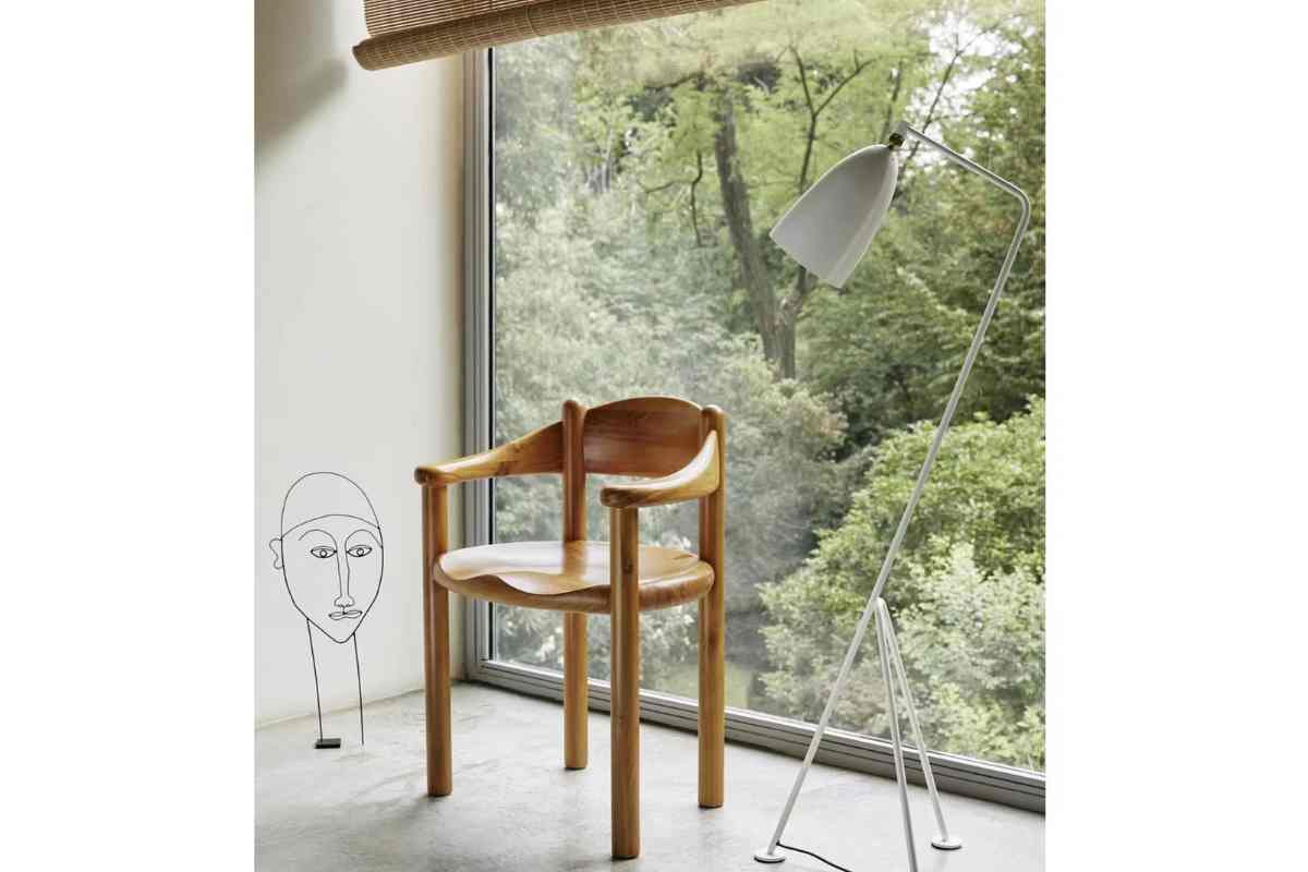Sedia Daumiller e lampada Gräshoppa Gubi