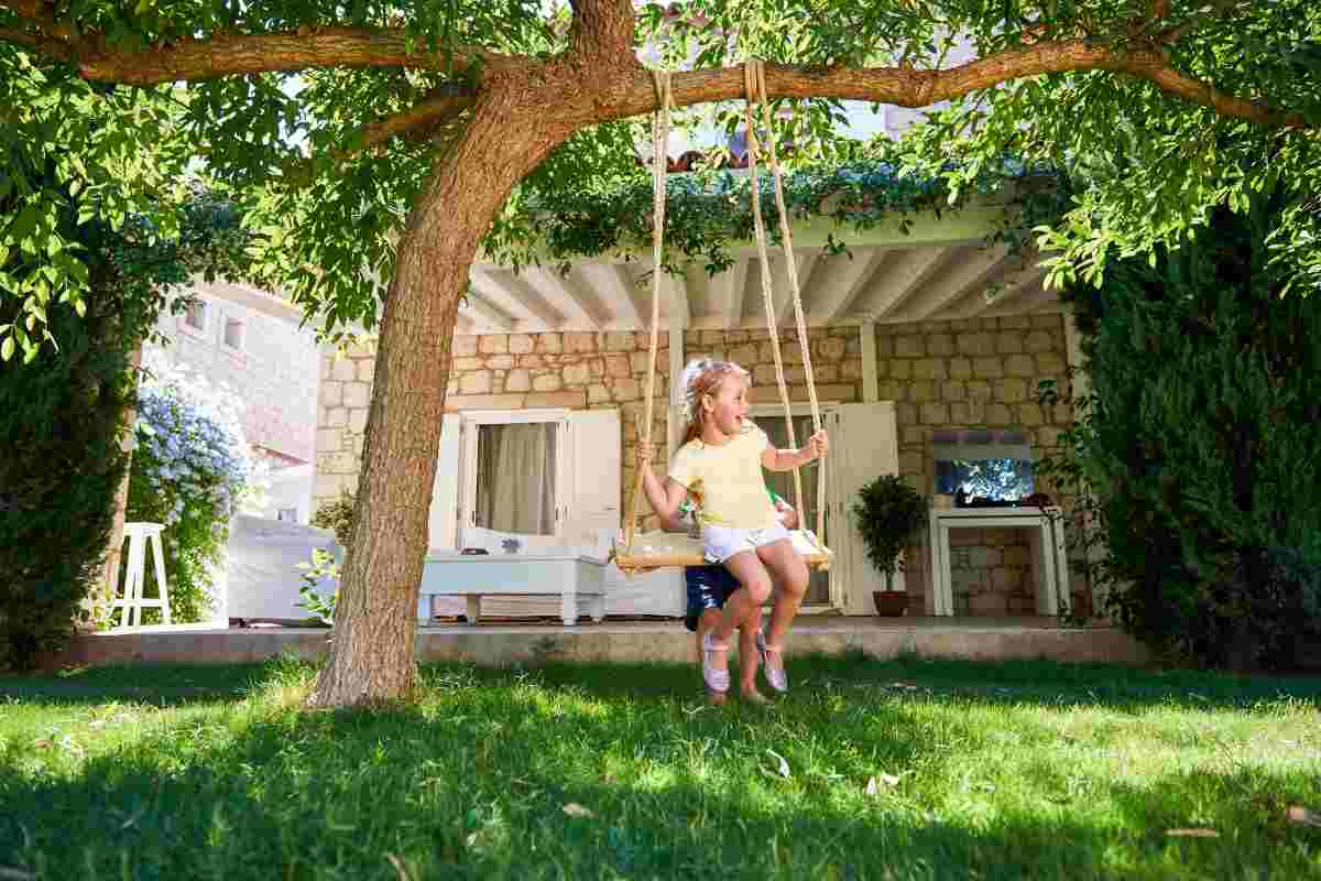 Bambini in giardino