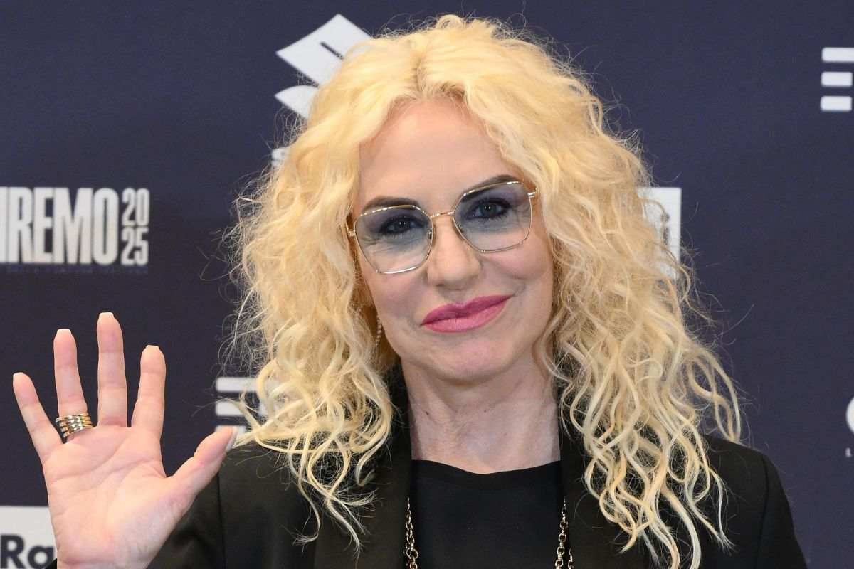 Antonella clerici saluta