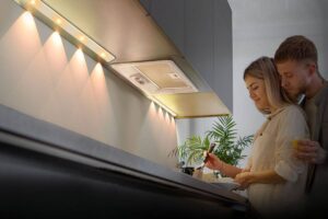 coppia in cucina