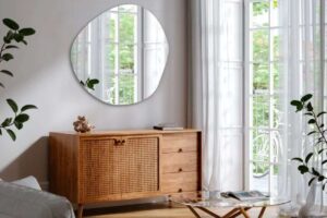 specchio e credenza