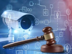telecamere di sicurezza martelletto e simbolo computer