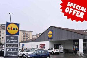 Entrata supermercato Lidl e scritta super offerta