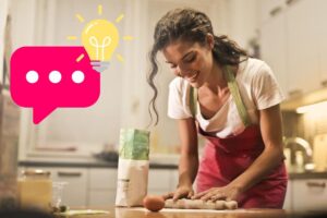Donna che cucina e nuvoletta idea