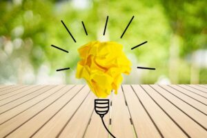 Tavolino esterno e lampadina idea