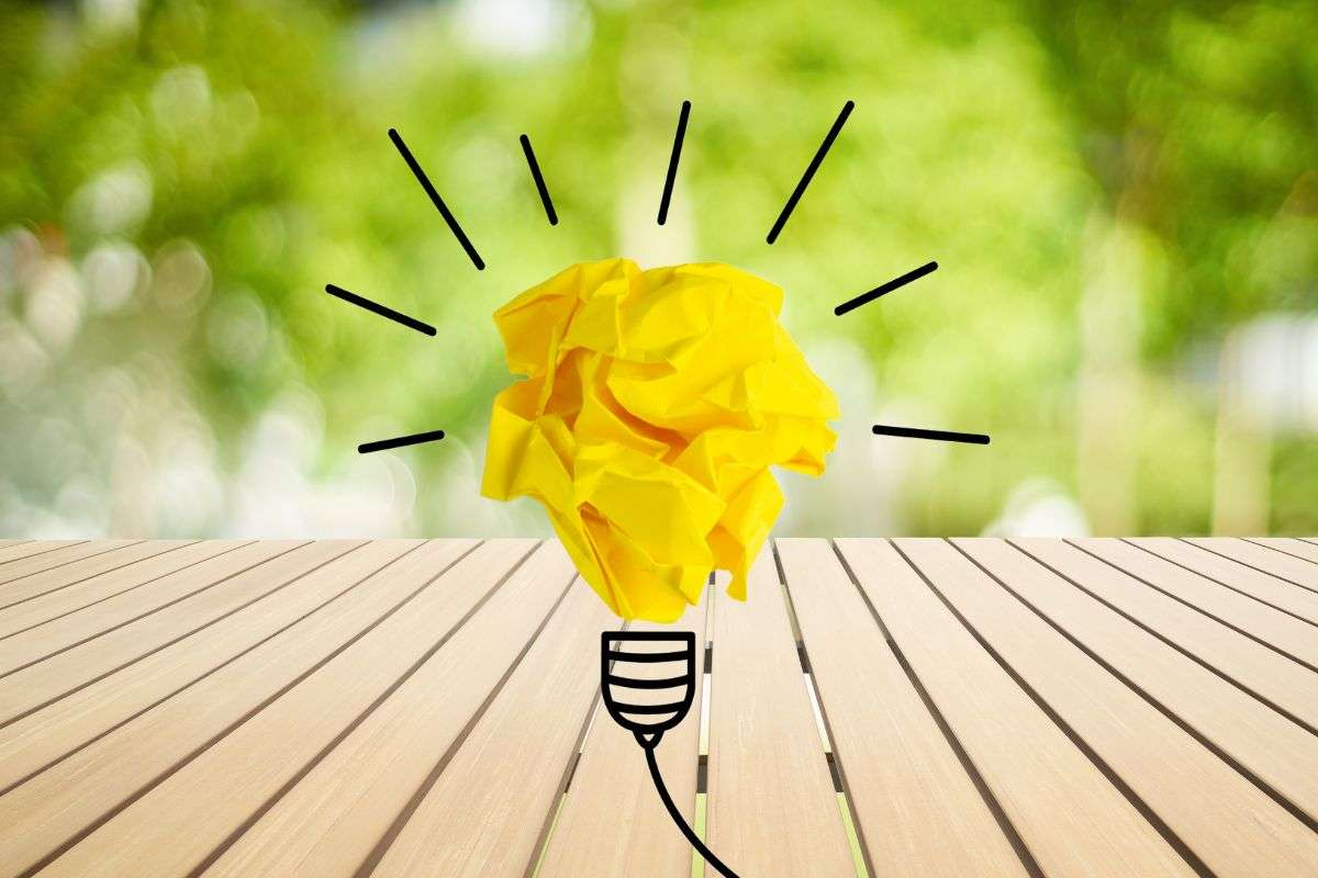 Tavolino esterno e lampadina idea