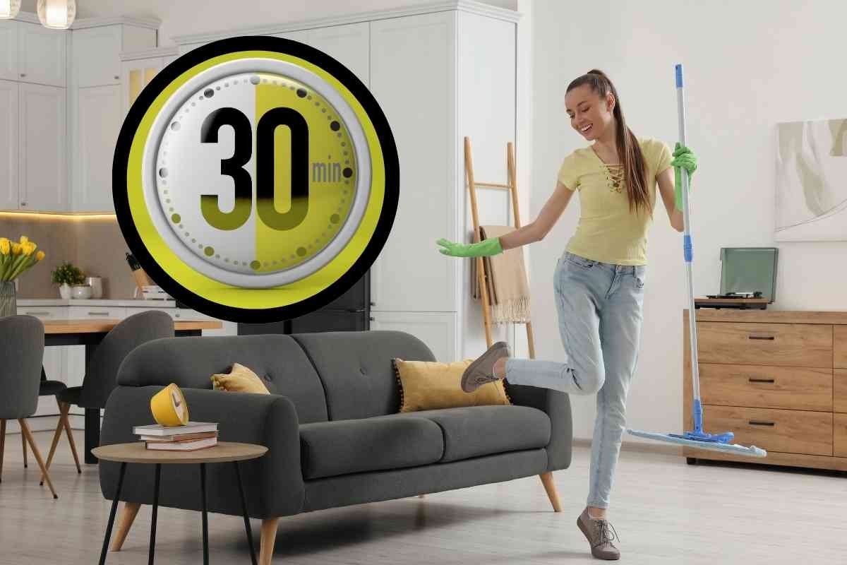 Donna fa le pulizie felice e 30 minuti