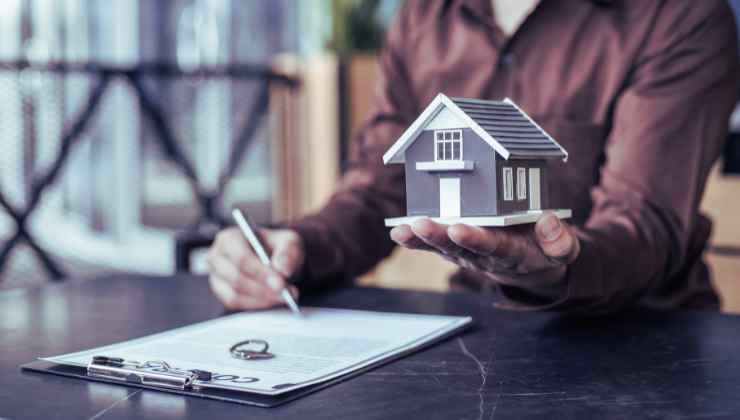 casa in mano e firm contratto