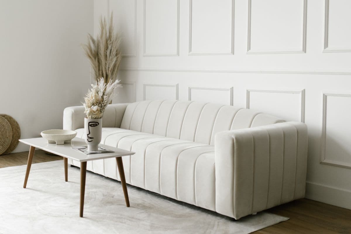 Divano con boiserie
