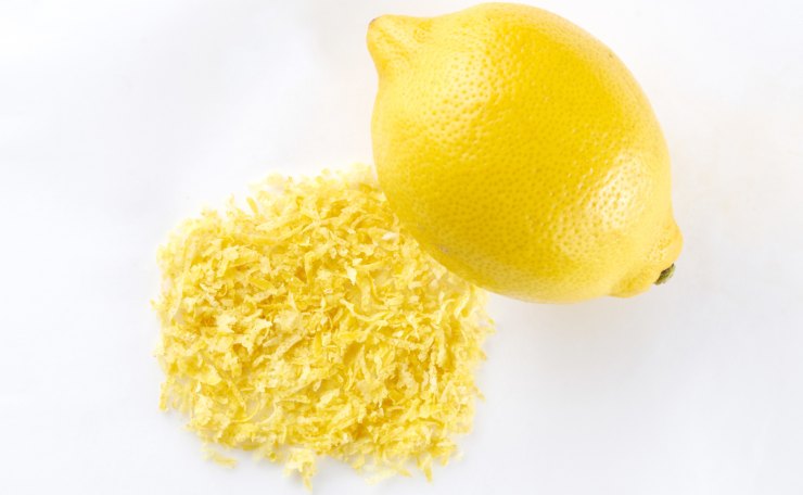 limone e buccia grattugiata