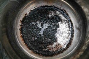 fondo della padella tutto nero e bruciato