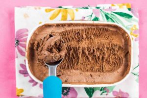 vaschetta di gelato al cioccolato