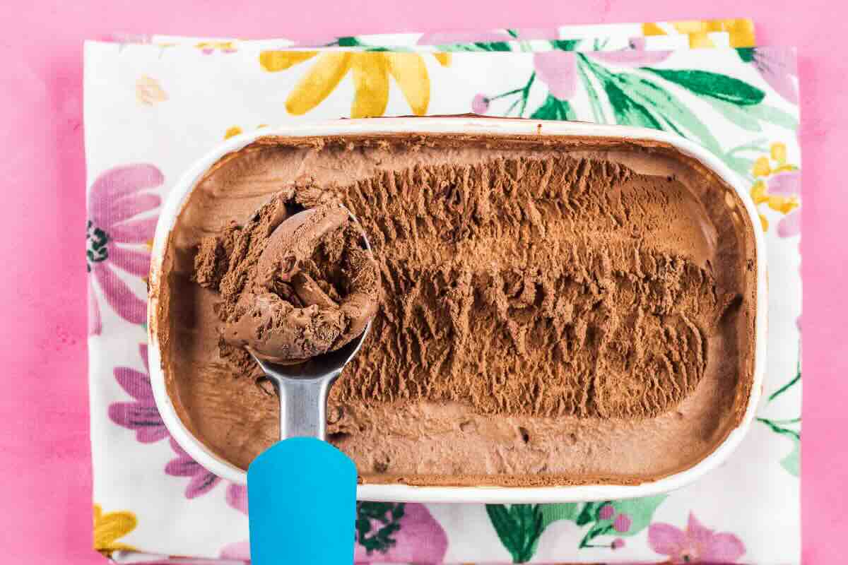vaschetta di gelato al cioccolato
