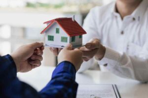 Passare la casa da una persona all'altra