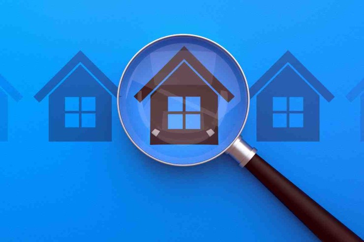 Lente di ingrandimento e casa