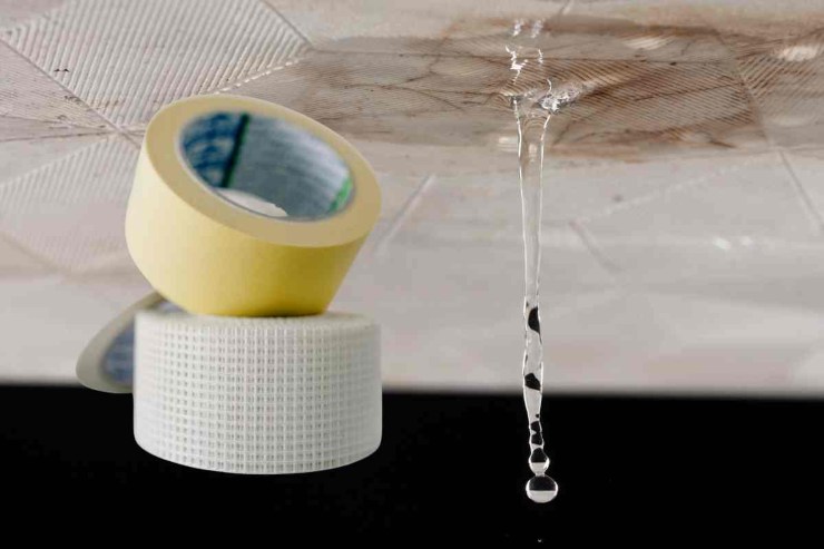 Nastro, acqua che cade dal tetto