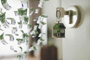 Chiavi di casa e soldi