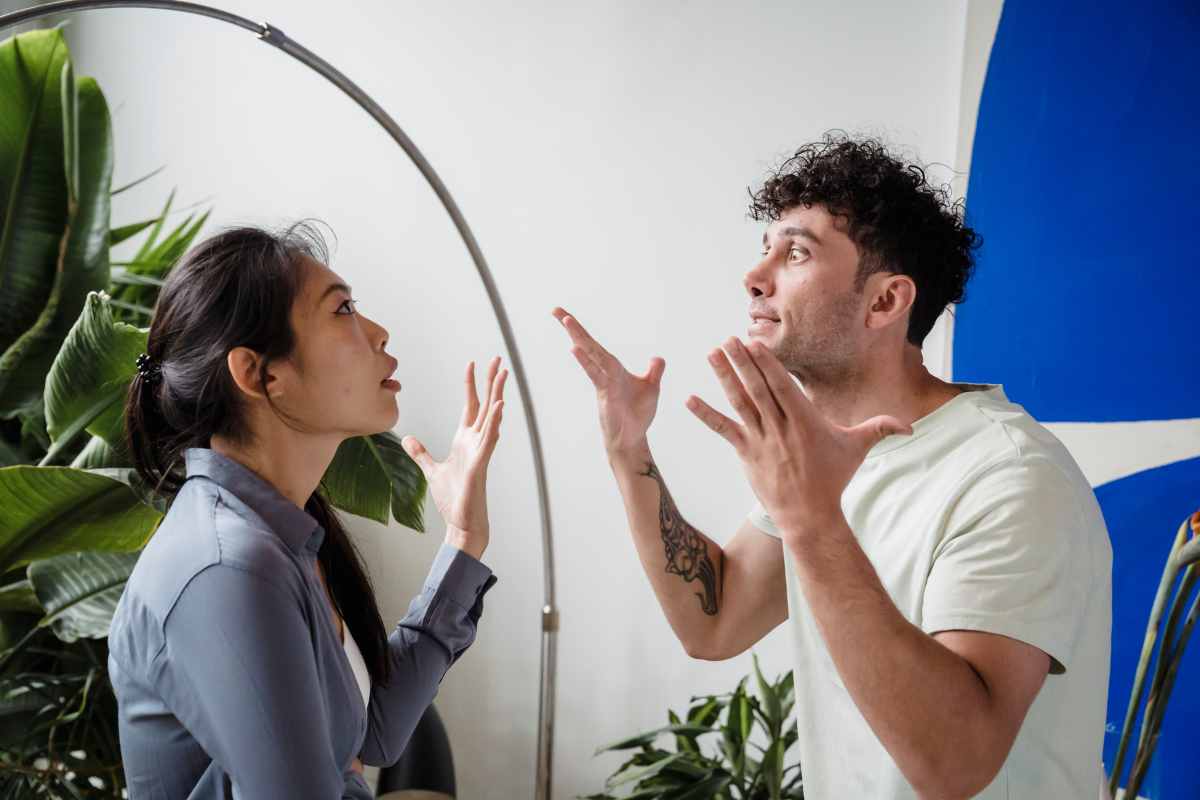 Persone che litigano